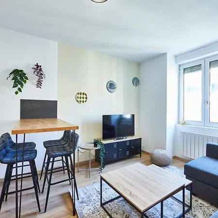 Be-4g - F2 Pour 1-2 Pers Au 4eme Etage Au Centre De Lägenhet
